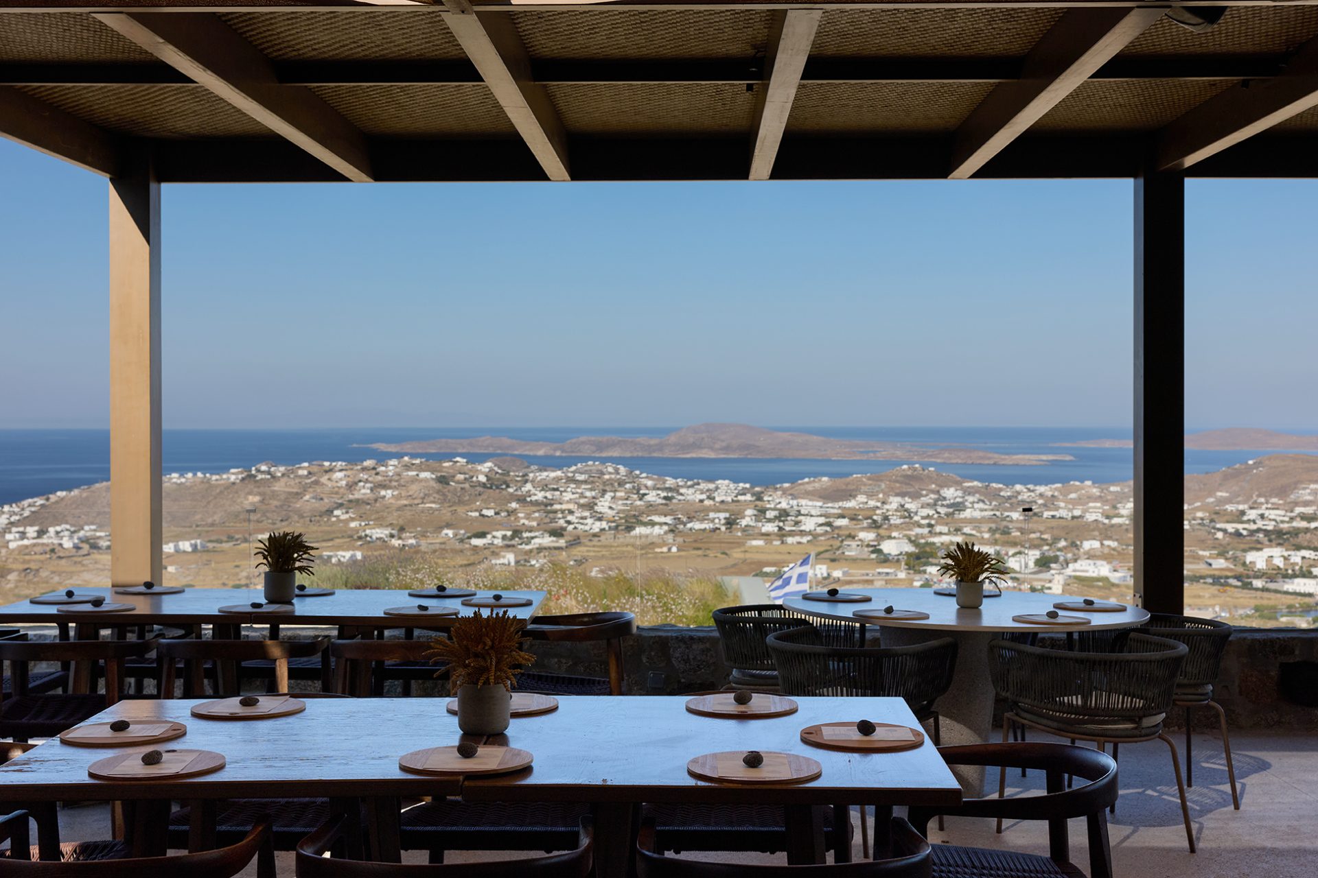 Mykonos Rocks 9752